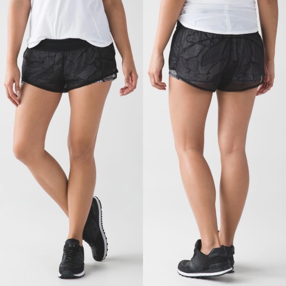 NWOT Lululemon City Sky Run By Short Dottie Tribe White Black size 8 - Picture 5 of 5